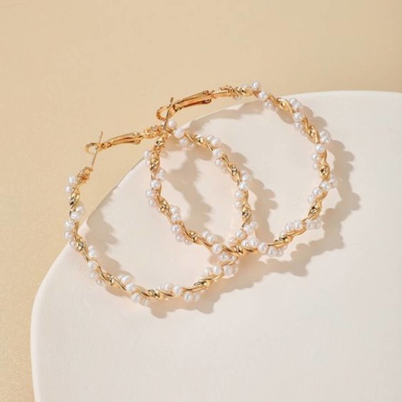 Stunning Pearl & Gold Spiral Hoop Earrings - Picture 2 of 7